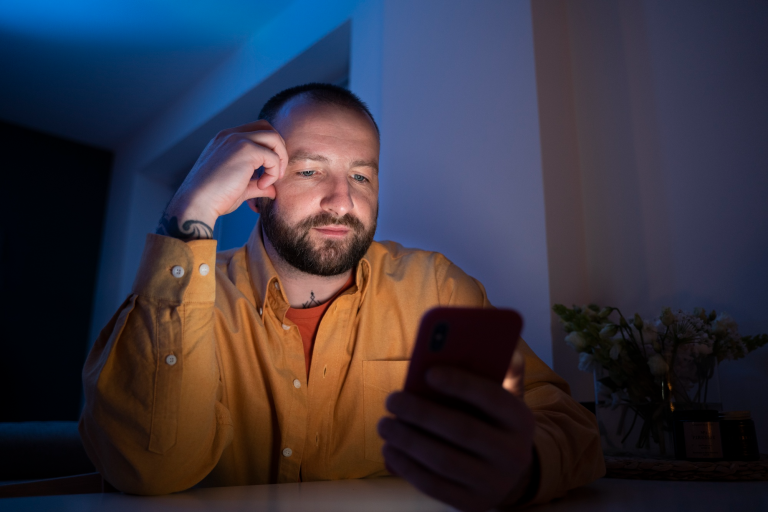 “Reading the Room” Has Quietly Become One of the Most Valuable Skills Online